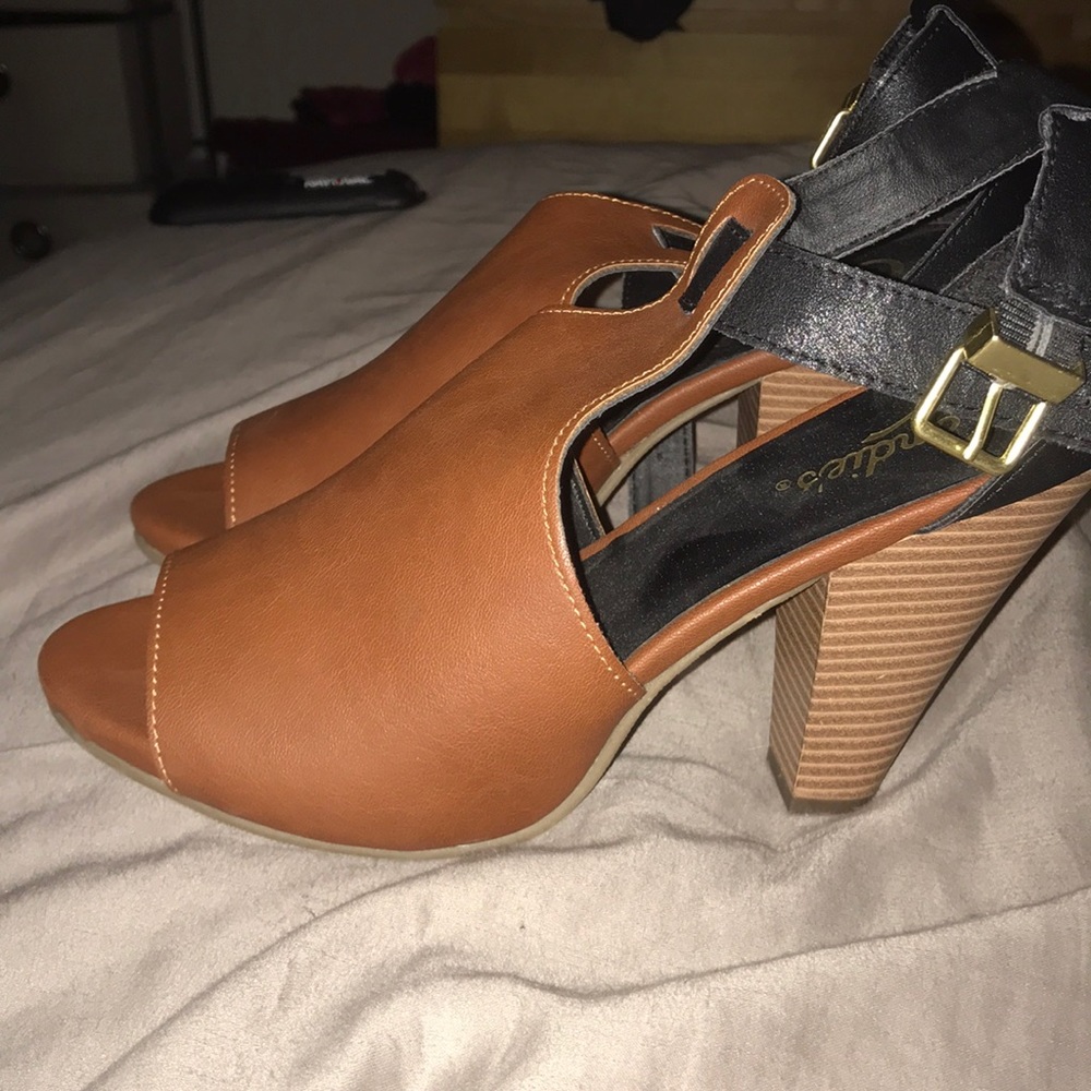 Candie’s wedge high heals